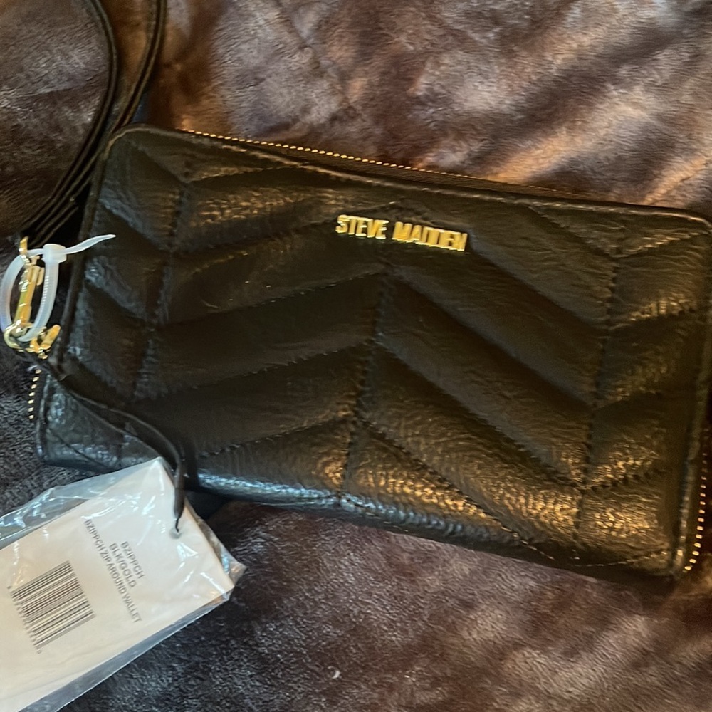 NWT WALLET CLUTCH
